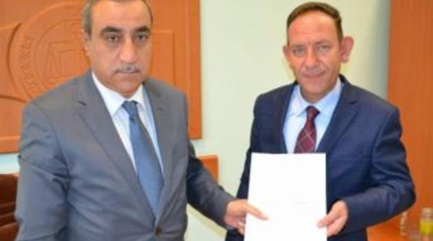 Ak Parti Merkez İl&ccedil;e Başkanı Geyik, Mazbatasını Aldı