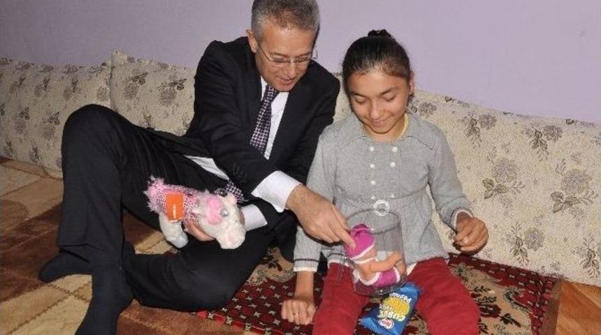 Mardinli &Ccedil;ocuklar Valiyi İstiklal Marşı&rsquo;yla Karşıladı