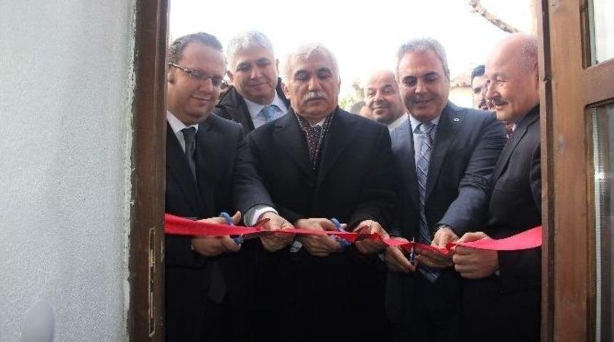 Harabeye D&ouml;nen 130 Yıllık Taşhan, Osmanlıca Kitabenin Okunmasıyla A&ccedil;ıldı