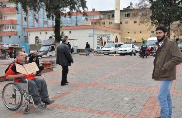 Engelliden Tek Kişilik 'evlenmek İstiyorum' Eylemi