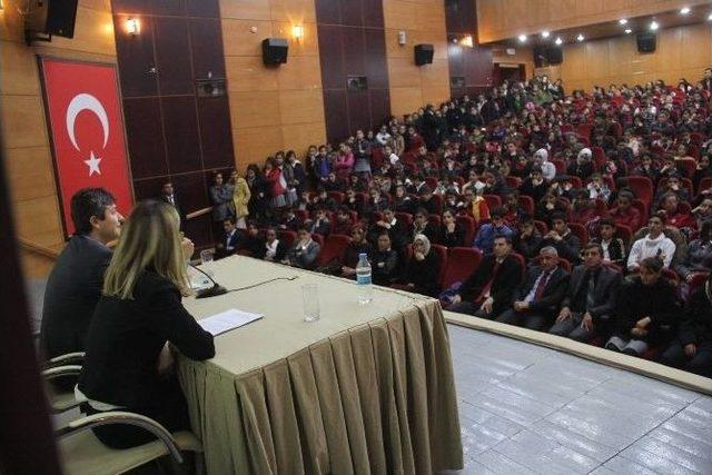 Hakkari’de ‘insan Hakları’ Konferansı