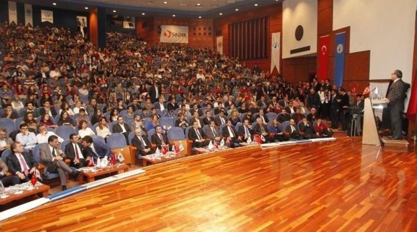 Pa&uuml;&rsquo;de "iş D&uuml;nyasında Hedef, Girişimcilik Ve Liderlik" Konferansı D&uuml;zenlendi