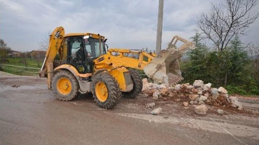 Kartepe&rsquo;de Derelerin İstinad Duvarları Onarılıyor