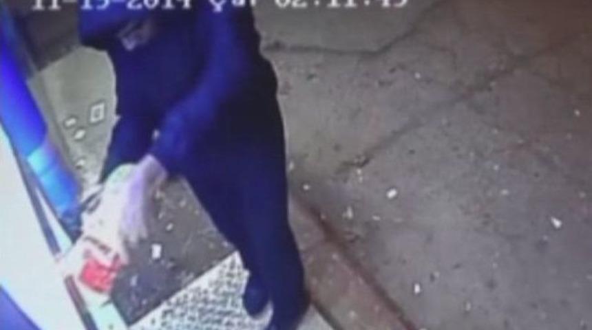 Pkk Yandaşlarının Atm&rsquo;leri Yakıp, Avm&rsquo;ye Patlayıcı Atmaları Kamerada