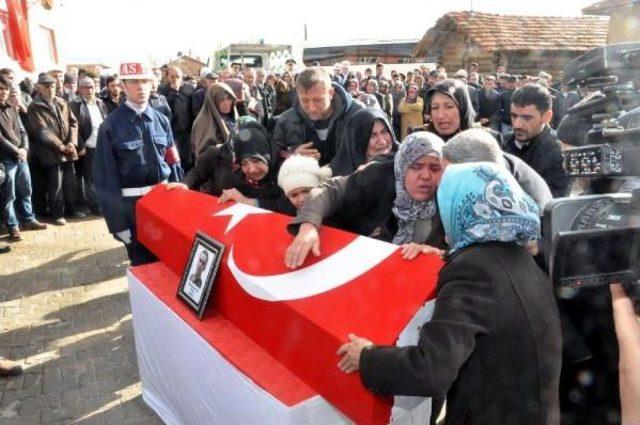 Şanlıurfa'da Şehit Olan Asker Kütahya'da Toprağa Verildi