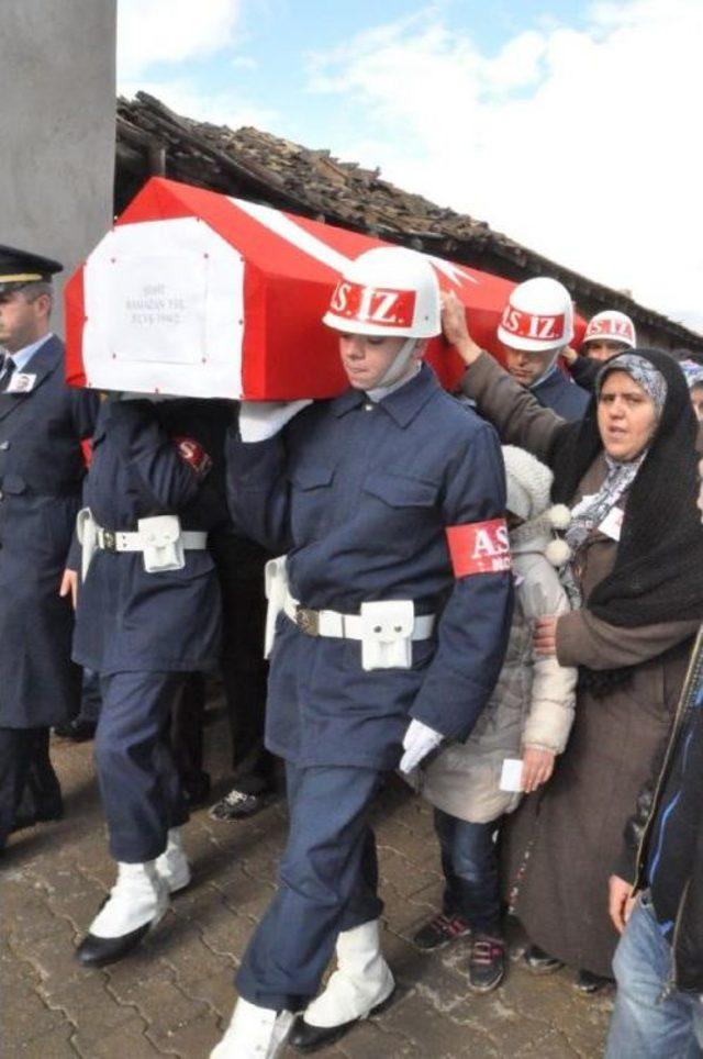 Şanlıurfa'da Şehit Olan Asker Kütahya'da Toprağa Verildi