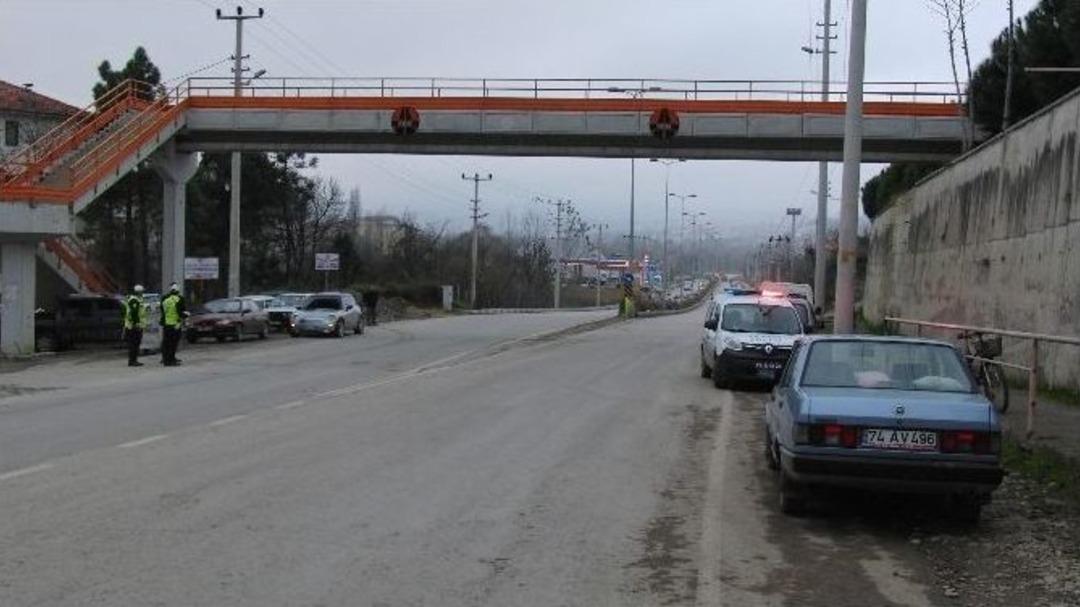 Hastaneye Giden Kadına Otomobil &Ccedil;arptı