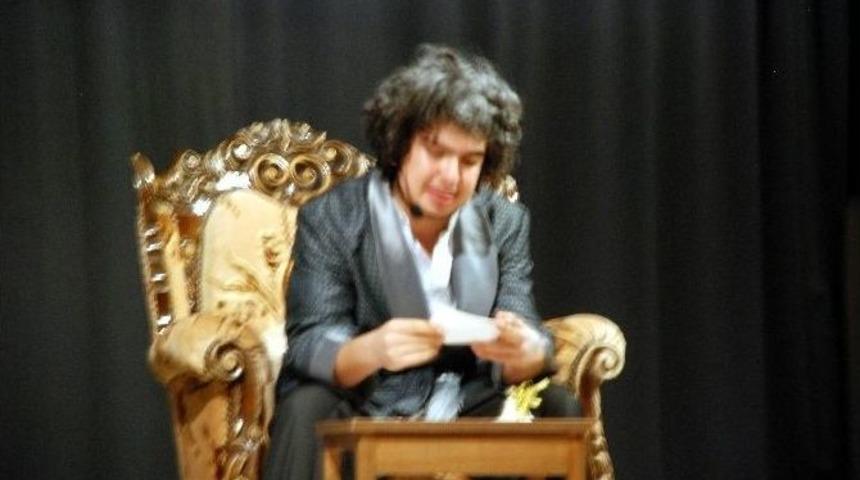 Midyat&rsquo;ta &rsquo;hastalık Hastası&rsquo; Adlı Tiyatro Oyunu Sahnelendi