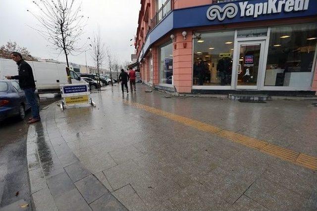 Sakarya Caddesi Yenileme Çalışmaları Sürüyor