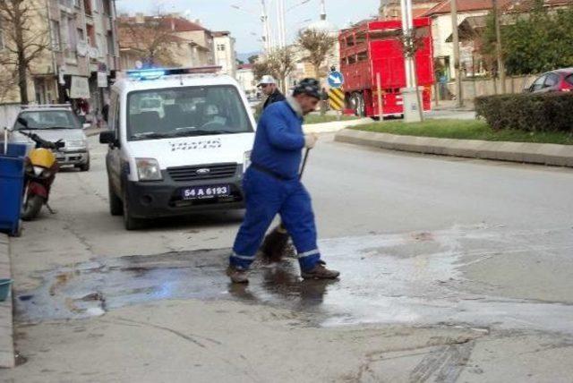 Ters Yönde Giden Bisikletliye Kamyon Çarptı