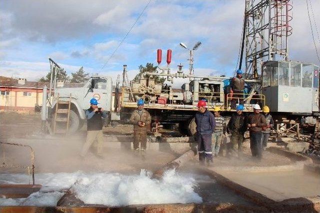 Sıcak &Ccedil;ermik&rsquo;te Yeni Kuyu Hizmete A&ccedil;ılacak 3