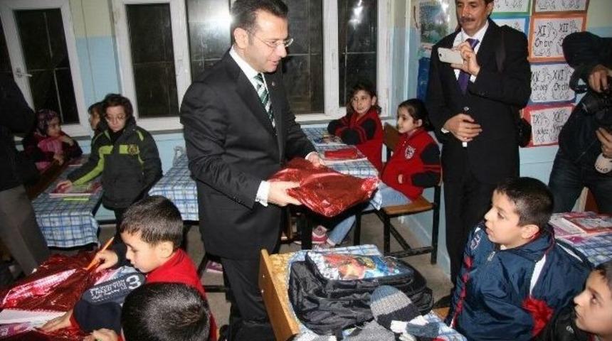 Vali Aksoy Suriyeli &Ccedil;ocukları Ziyaret Etti
