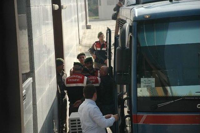 Emlak Zengini Anne Babasını Öldürmekle Suçlanan Sanık Hakim Karşısında