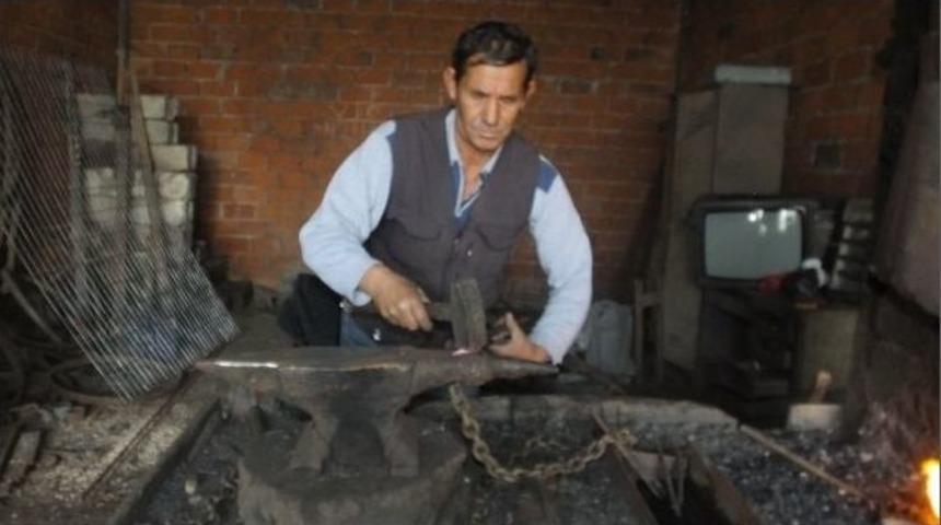 Havran&rsquo;ın Son Demir Ustaları Teknolojiye Direniyor