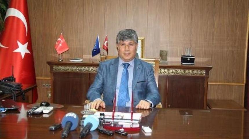 Davayı Kazanan Vali D&ouml;nd&uuml;, Bir G&uuml;n Makamına Oturdu