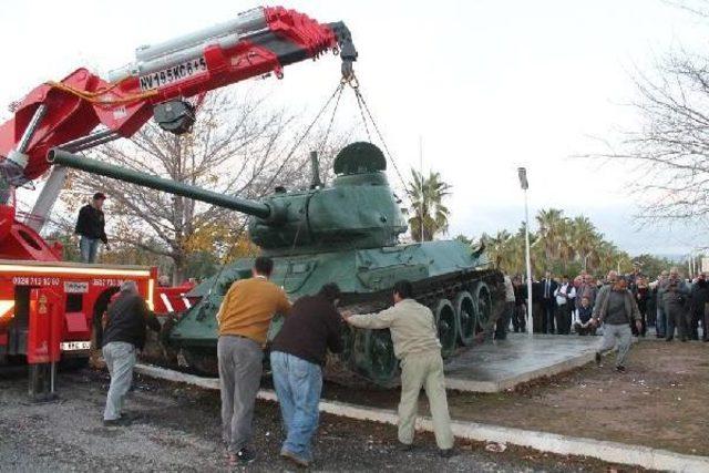 Kıbrıs Şehitliği'nden Götürülen Tank İade Edildi (2)