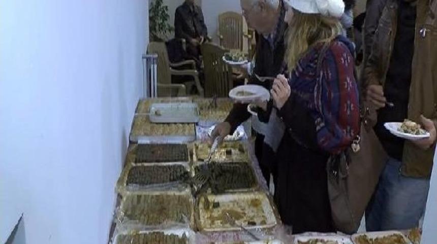 C&uuml;celoğlu Hem G&uuml;ld&uuml;rd&uuml; Hem D&uuml;ş&uuml;nd&uuml;rd&uuml;