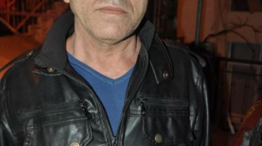 K&ouml;peği Tarafından Kafası Par&ccedil;alanmış Halde &Ouml;l&uuml; Bulundu