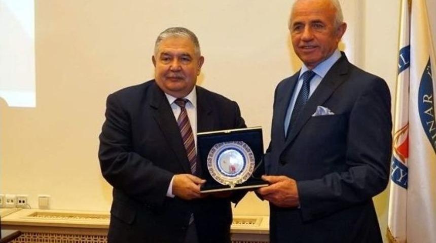 Nafi G&uuml;ral&rsquo;dan Gen&ccedil;lere, &rsquo;iş Aramayın İş Kurun&rsquo; Tavsiyesi