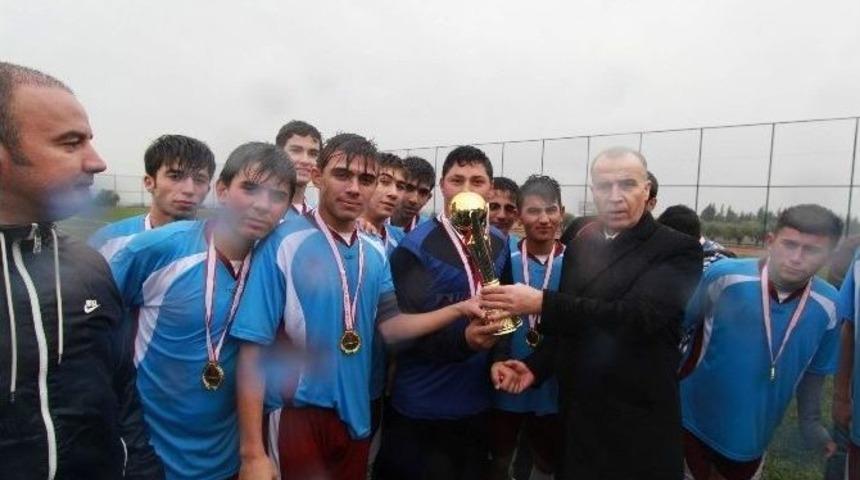 Gen&ccedil; Erkeklerde Futbolun Şampiyonu End&uuml;stri Meslek Lisesi Oldu