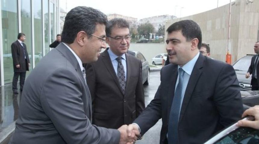 Vali Vasip Şahin&rsquo;den Başkan Karadeniz&rsquo;e Ziyaret