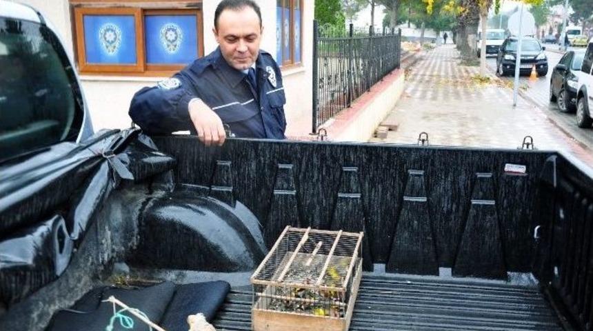 Saka Kuşlarını Yakalayan &Uuml;&ccedil; Kişiye Polis Baskını
