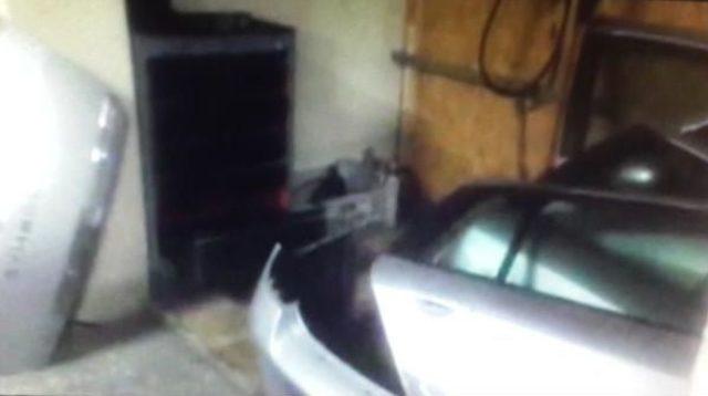 Otomobilleri Çalıp, Parçalayıp Satan Şebekeye Baskın 1