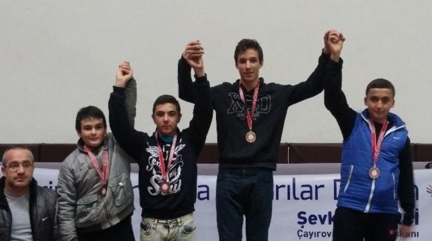 Minik G&uuml;reş&ccedil;iler &Ccedil;ayırova&rsquo;da Buluştu