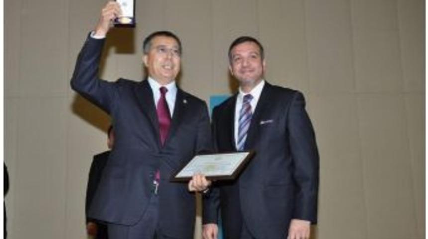 Do&ccedil;. Dr. K&uuml;rşat Zorlu&rsquo;ya Kazakistan Madalyası &Ouml;zel &Ouml;d&uuml;l&uuml;