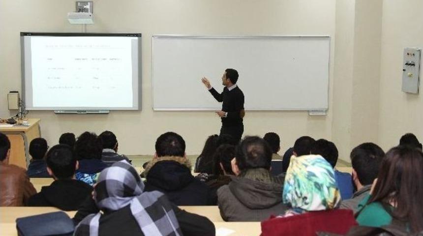 Be&uuml;&rsquo;de Merkez K&uuml;t&uuml;phane Oryantasyon Eğitimi