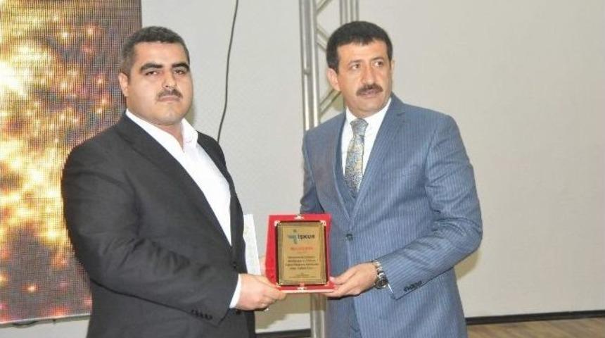 İş-kur&rsquo;dan Dedaş&rsquo;a Plaket