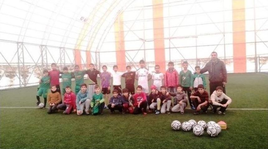 İdil&rsquo;de Futbol Kursu A&ccedil;ıldı