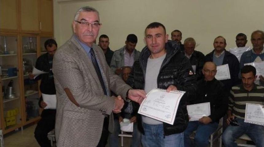 Belgesi Olmayan İnşaatlarda &Ccedil;alışamayacak