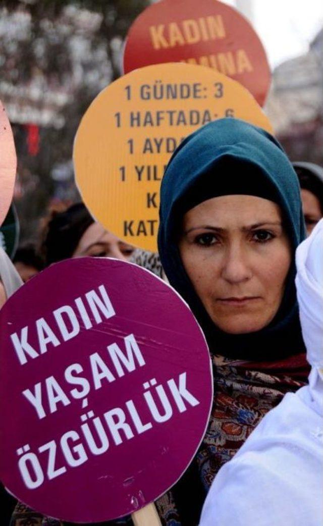 Van Ve Erciş'te Kadın Cinayetleri Protesto Edildi