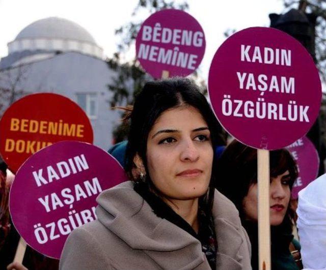 Van Ve Erciş'te Kadın Cinayetleri Protesto Edildi