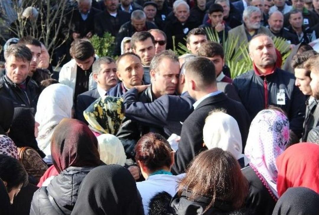 Yurttan D&uuml;ş&uuml;p &Ouml;len &Uuml;niversite &Ouml;ğrencisi Toprağa Verildi