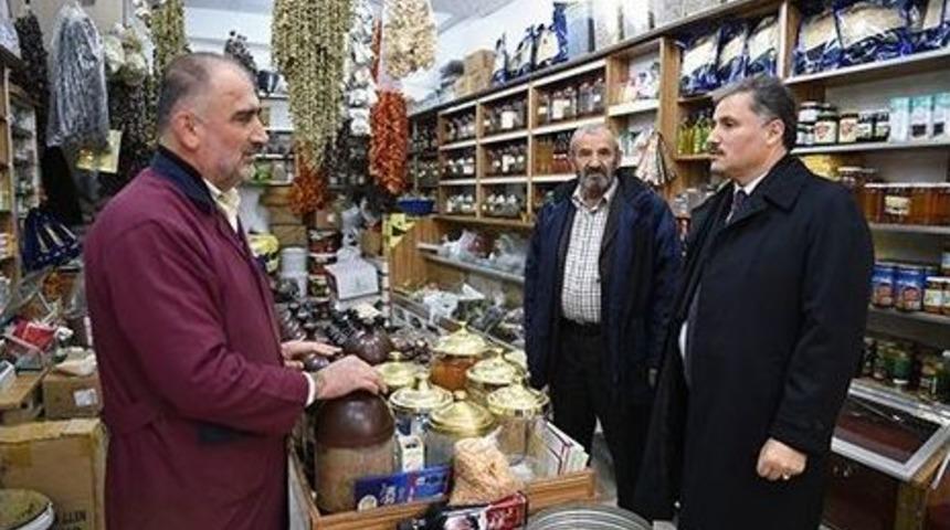 Başkan Ahmet &Ccedil;akır Esnafları Ziyaret Etti