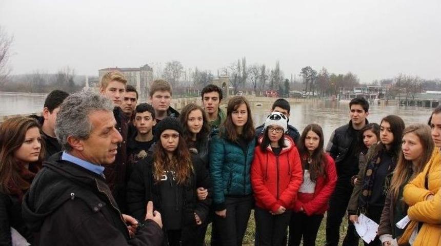 Dersimiz &lsquo;nehirler Ve Taşkın&rsquo;