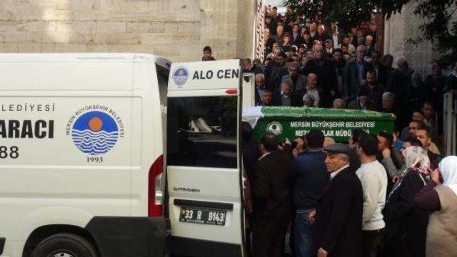 Öldürdüğü Öğretmen Eşi Toprağa Verildi, Kendisi Ağladı