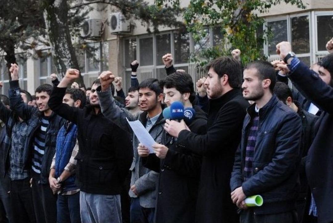 D&uuml;&rsquo;de Karşıt G&ouml;r&uuml;şl&uuml; &Ouml;ğrencilerden A&ccedil;ıklama