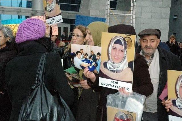 Ebru Bilik Davası Öncesi Kadınlardan Protesto