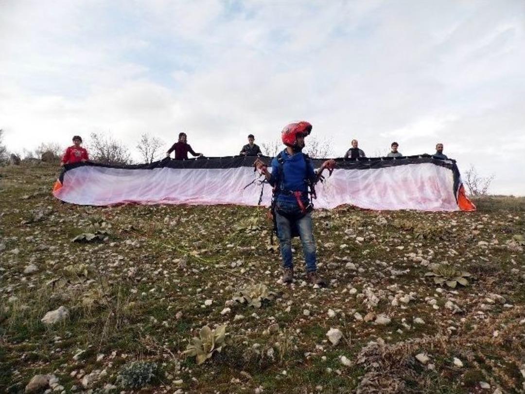 Adıyaman&rsquo;da Yama&ccedil; Paraş&uuml;t&uuml; G&ouml;sterisi Yapıldı