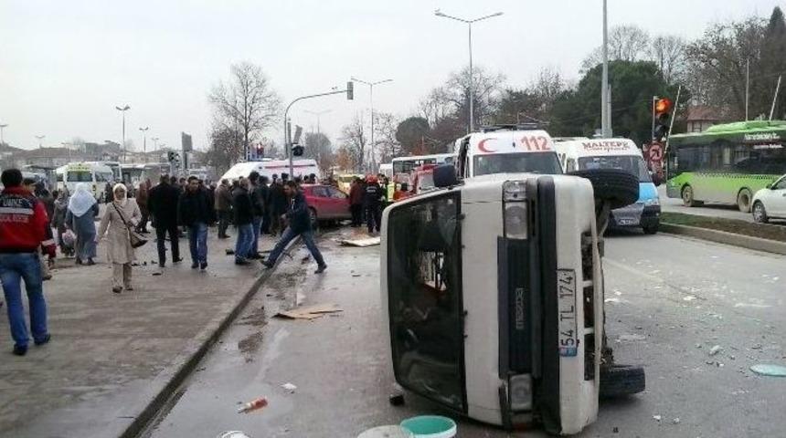 Sakarya&rsquo;da Trafik Kazası: 3 Yaralı