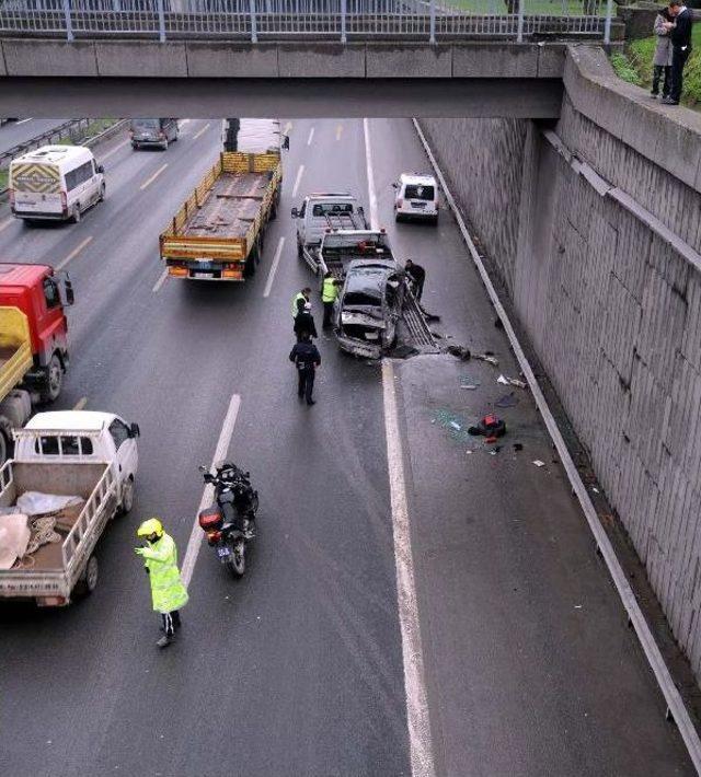Virajı Alamayan S&uuml;r&uuml;c&uuml;, A&ccedil;ık Bariyerden Tem Yoluna D&uuml;şt&uuml; 1