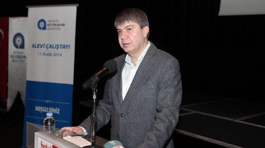 Bir Yerde &Ccedil;alıştay, Diğer Yerde Protesto