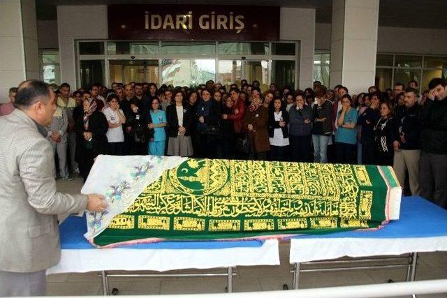 Doktor Eşi Tarafından 35 Bı&ccedil;ak Darbesiyle &Ouml;ld&uuml;r&uuml;len Teknisyen Toprağa Verildi 1