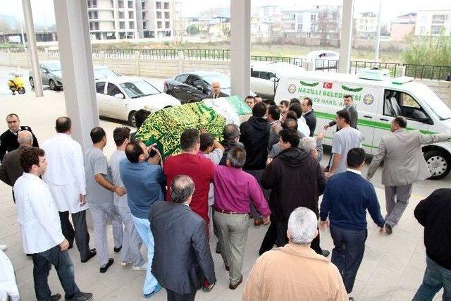 Doktor Eşi Tarafından 35 Bı&ccedil;ak Darbesiyle &Ouml;ld&uuml;r&uuml;len Teknisyen Toprağa Verildi 2