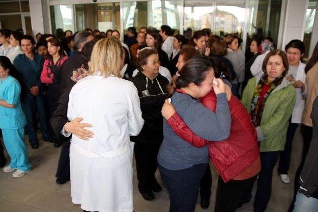 Doktor Eşi Tarafından 35 Bı&ccedil;ak Darbesiyle &Ouml;ld&uuml;r&uuml;len Teknisyen Toprağa Verildi 3