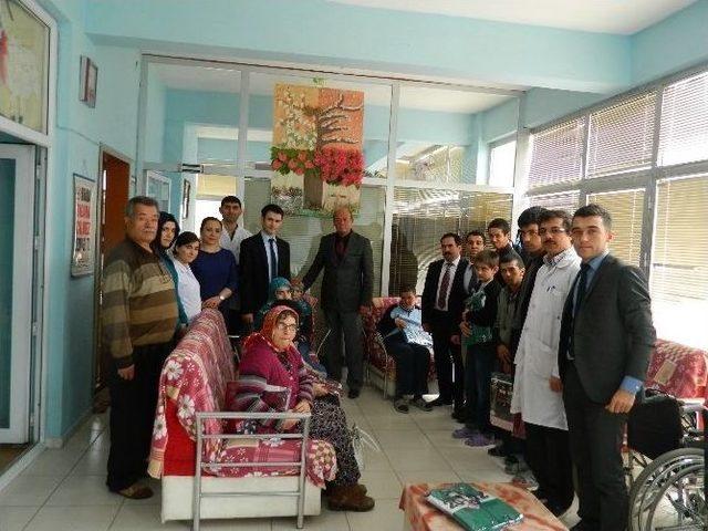 Engelli &Ouml;ğrencilere Eşofman Hediyesi 2