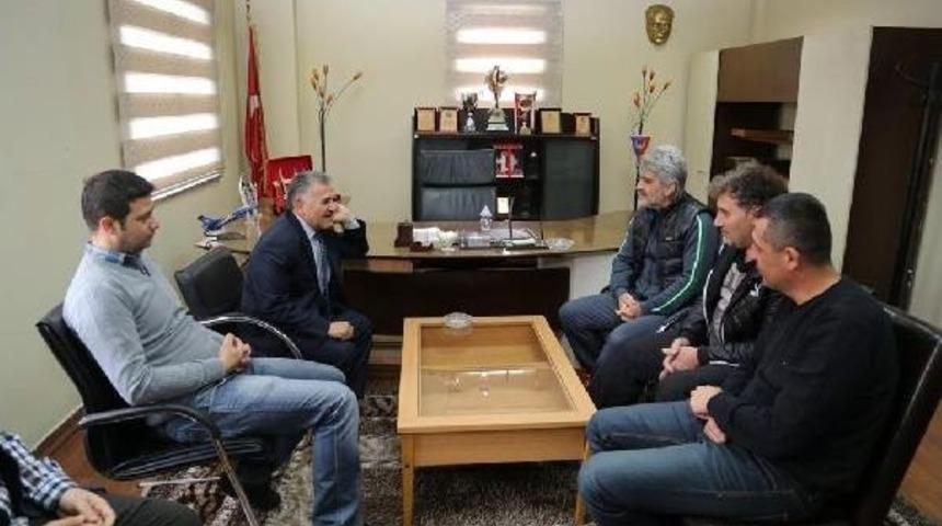 Onursal Başkan B&uuml;y&uuml;kkılı&ccedil;'dan, T&uuml;t&uuml;neker&rsquo;E Ziyaret
